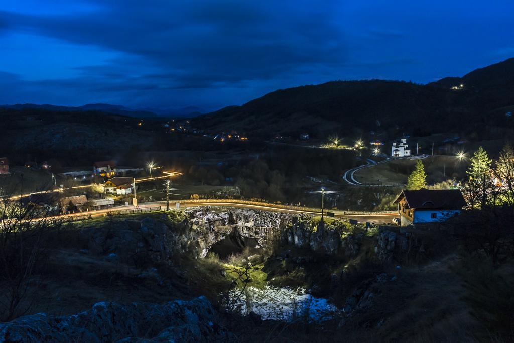 Отель Conacu' Boierului Ponoarele  Экстерьер фото